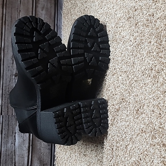 SODA ORIGAMI ~ WOMEN LUG SOLE MID HEEL FASHION ANKLE BOOTIE W/DOUBLE ELA… - Picture 4 of 5